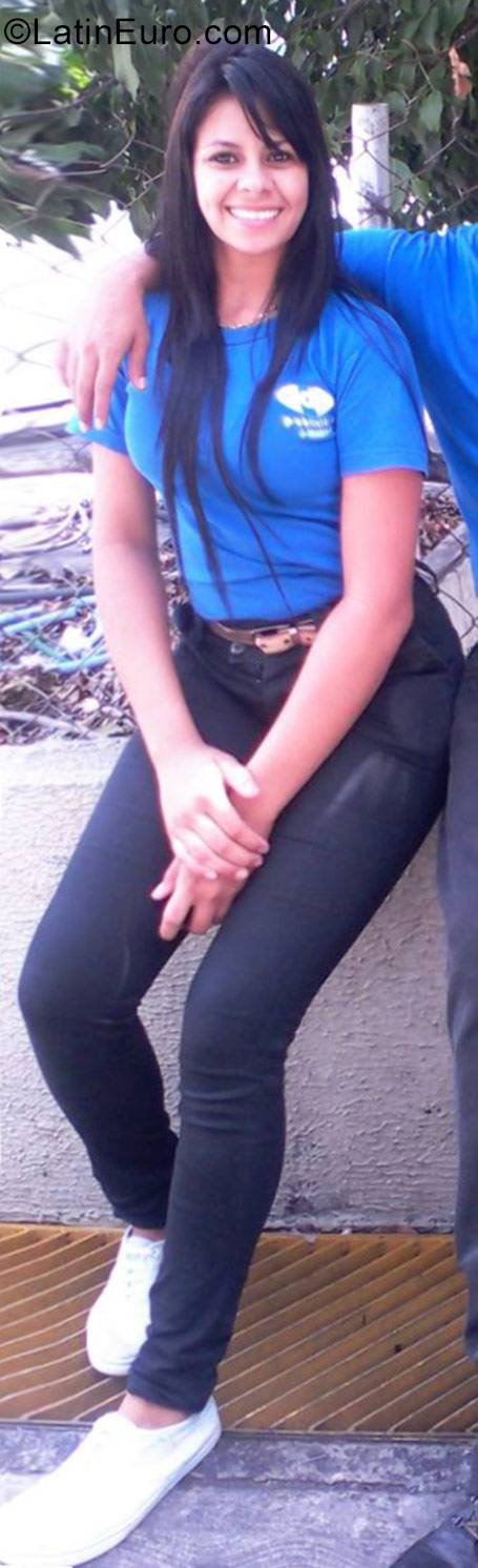 Date this hard body Venezuela girl Grey from Caracas VE1143