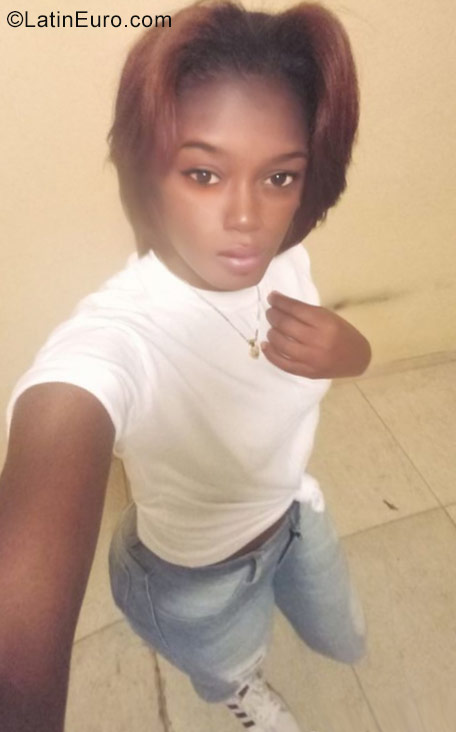 Date this athletic Dominican Republic girl MAIRA from San Pedro De Macoris DO30897