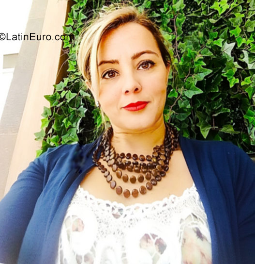 Date this foxy United States girl Miss Marie Mendes from Philadelphia US20527