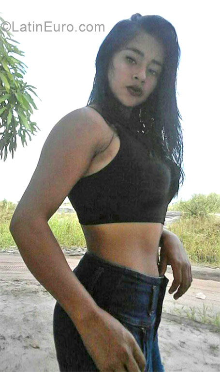 Date this happy Peru girl Elvia from Lima PE1184
