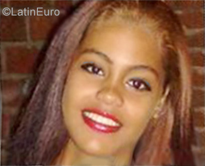 Date this young Cuba girl Eliane from Havana CU187