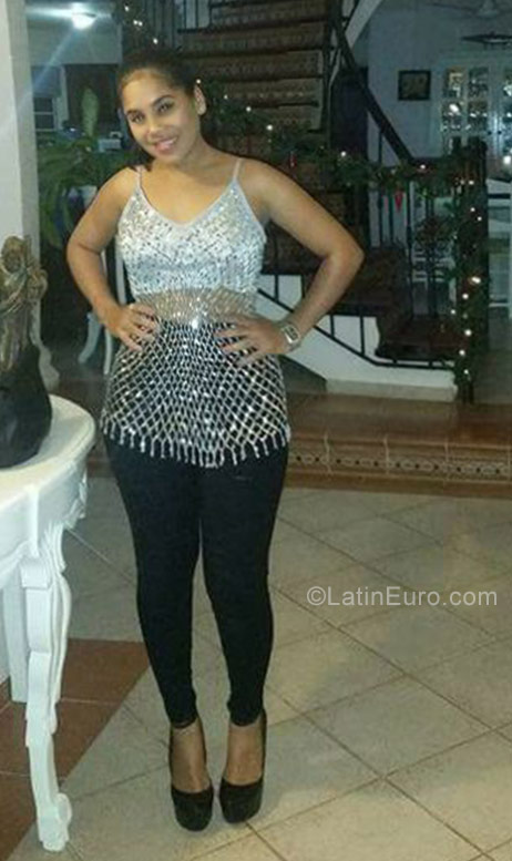 Date this nice looking Dominican Republic girl Greyy from Santo Domingo DO30962