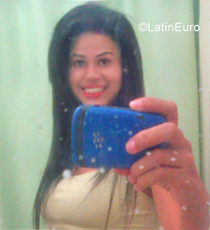 Date this nice looking Venezuela girl Narvisa from Caracas VE1205