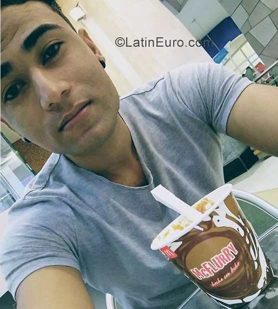 Date this pretty Colombia man Cristian from Barranquilla CO23044