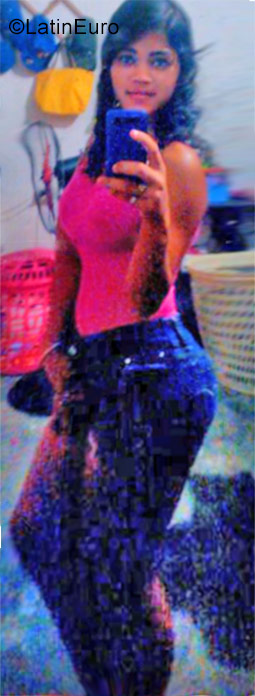 Date this sensual Venezuela girl Estefani from Maracay VE1241