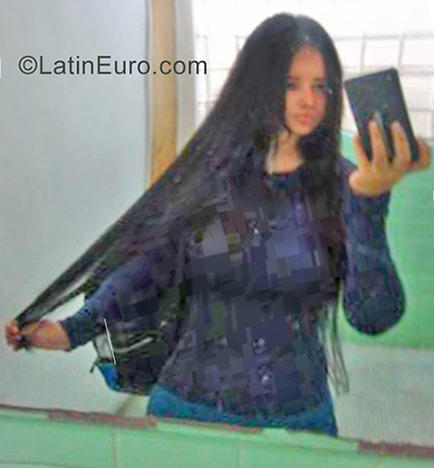 Date this sensual Venezuela girl Francys from Caracas VE1257