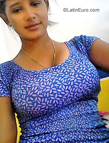 Date this charming Dominican Republic girl Eva marina from Punta Cana DO31223
