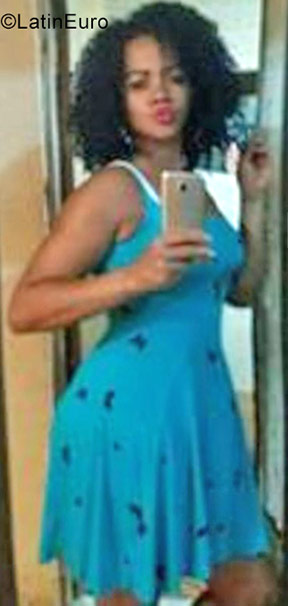 Date this voluptuous Brazil girl CHOCOLATE - Juliana from Rio De Janeiro BR10419