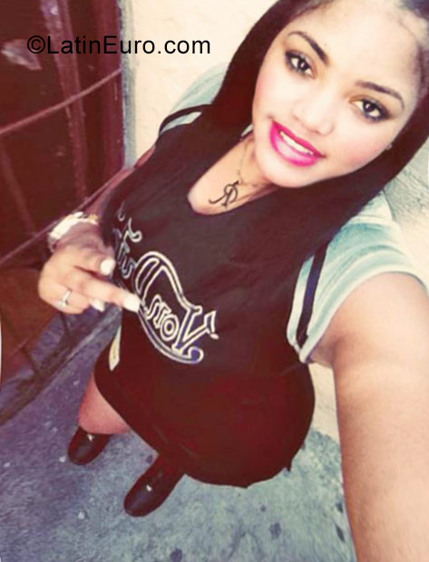 Date this pretty Dominican Republic girl Rocio from Santo Domingo DO31242