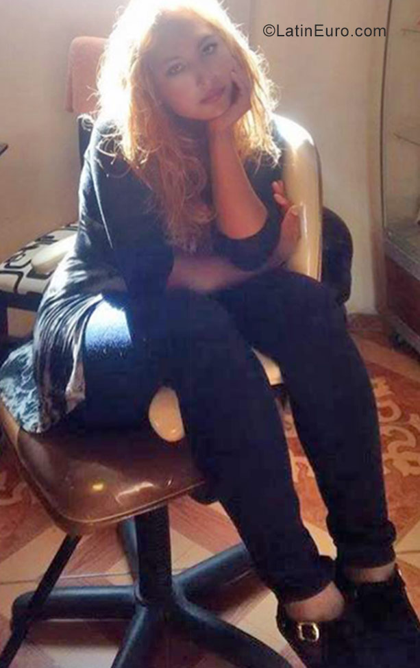 Date this athletic Peru girl Yesenia from Huancayo PE1207