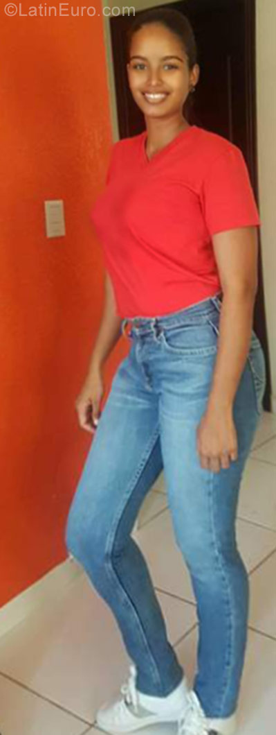Date this athletic Honduras girl Susi from La Ceiba HN2426