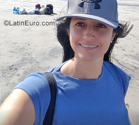 Date this foxy Panama girl Yislem from New Jersey US18978