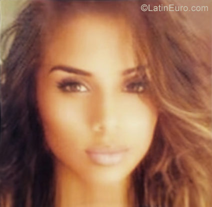 Date this cute Venezuela girl Adri from Valencia VE1284