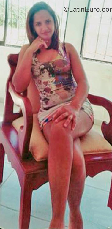 Date this sensual Dominican Republic girl Esthesy from Santiago De Los Caballeros DO31327