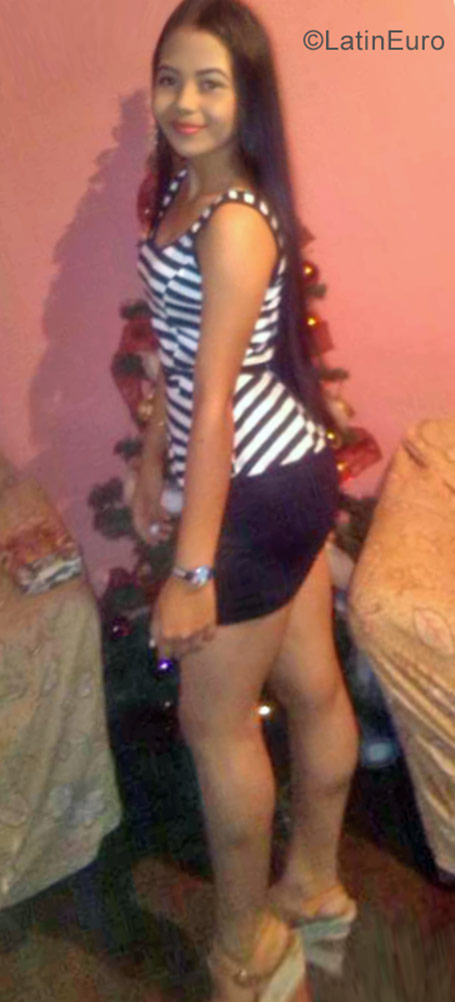 Date this georgeous Venezuela girl Lucia from California VE1343