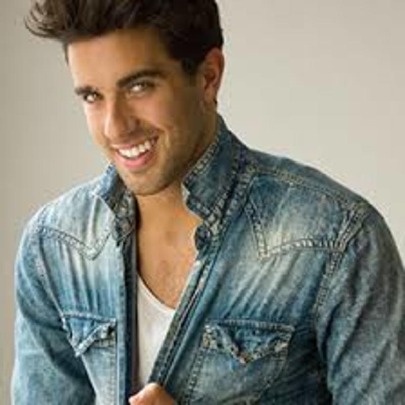 Date this hard body Dominican Republic man Pablo jose from Santo Domingo DO31635