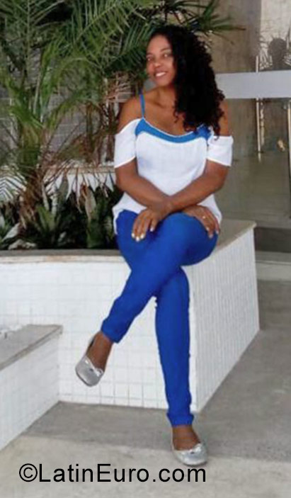 Date this hot United States girl Iara from Philadelphia US19097