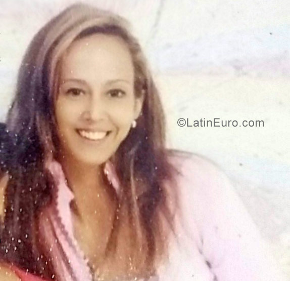 Date this tall Cuba girl Yima from Havana CU254