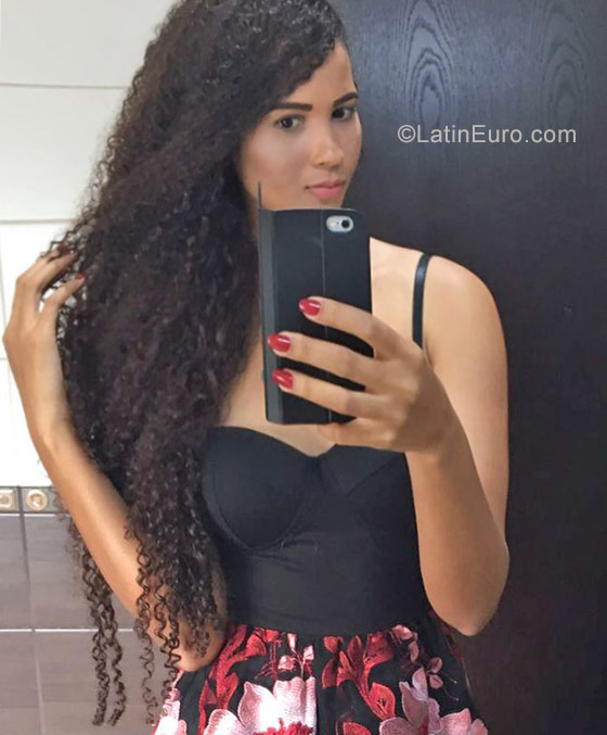 Date this delightful Brazil girl Raissa from Olinda BR10463