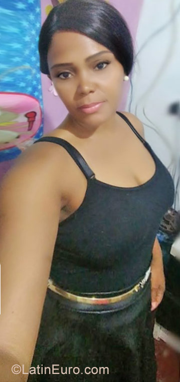 Date this pretty Brazil girl Elaine da Luz B from Sao Paulo BR10474