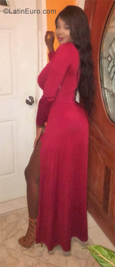Date this hard body Jamaica girl Royalty from St. Ann JM2556