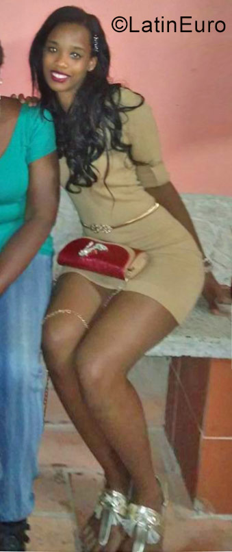 Date this fun Cuba girl Daya from Havana CU268