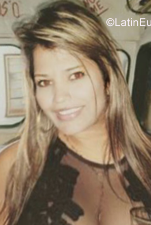 Date this pretty Venezuela girl Yanesita from Maracaibo VE1418