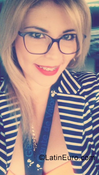 Date this lovely Venezuela girl Mariana from Caracas VE1426
