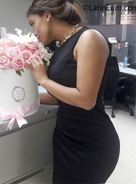 Date this attractive Dominican Republic girl Rox from Santo Domingo DO34894