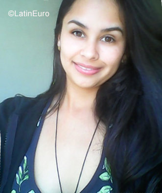 Date this attractive Venezuela girl Andreina from Valera VE1472