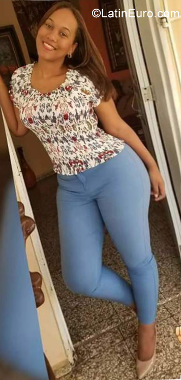 Date this foxy Dominican Republic girl Leike from Santo Domingo DO32040