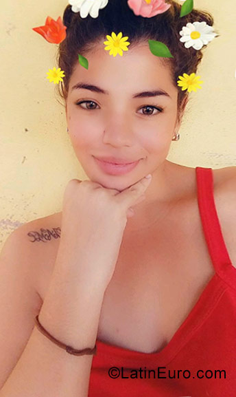 Date this foxy Venezuela girl Nazareth from El Tigre VE1498