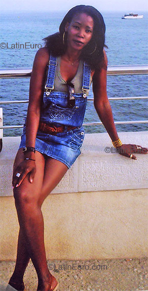 Date this happy France girl Justika from Avignon FR274