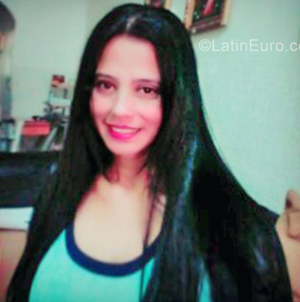 Date this lovely Venezuela girl Yolymar from Cabimas VE1505