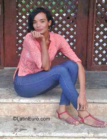 Date this georgeous Dominican Republic girl Jennifer from Santo Domingo DO32107