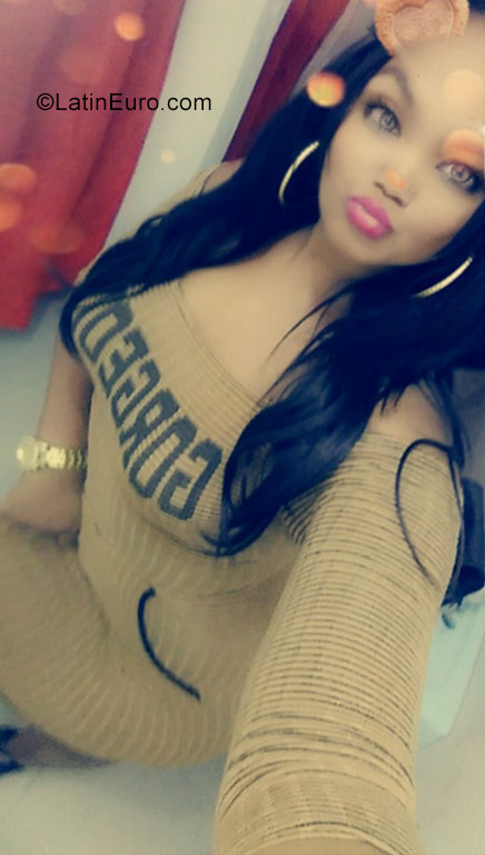 Date this beautiful Dominican Republic girl Maoly from Santigo DO32120