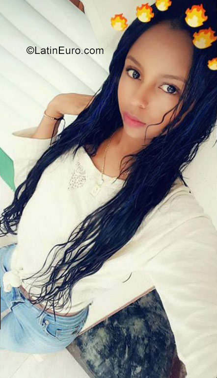 Date this young Dominican Republic girl Weniffer from Santiago DO32123