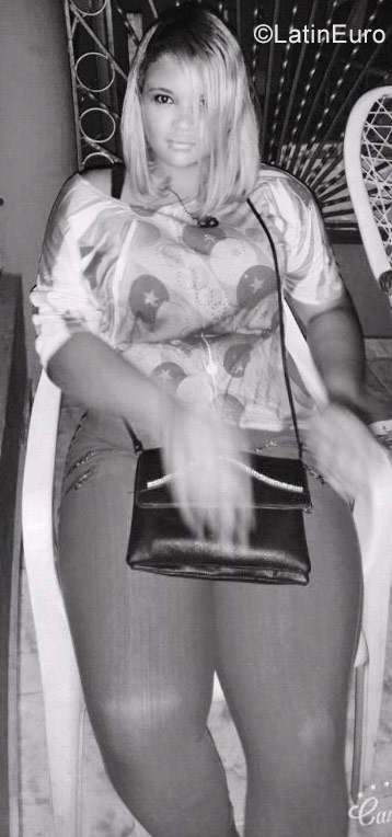 Date this fun Dominican Republic girl Candy from Santo Domingo DO32165