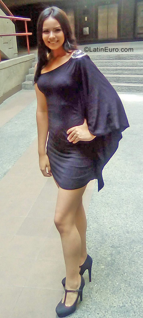 Date this foxy Venezuela girl Micaella from Caracas VE1553