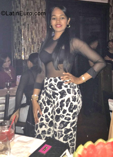 Date this charming Dominican Republic girl Flor from Santo Domingo DO32348