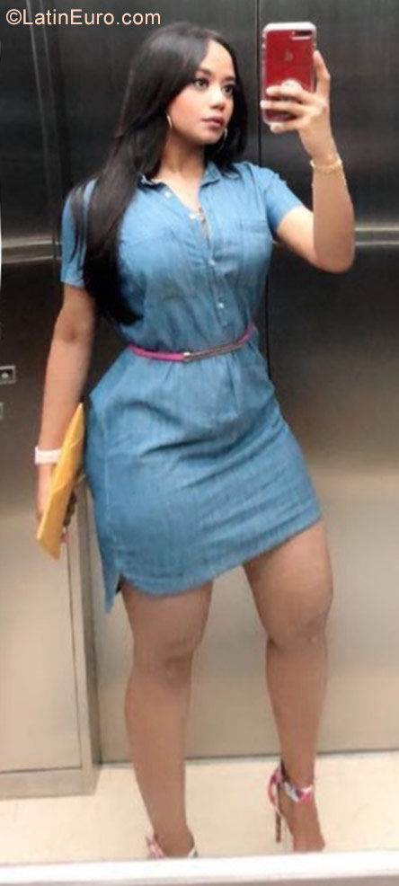 Date this happy United States girl Luisa from Newark DO32183