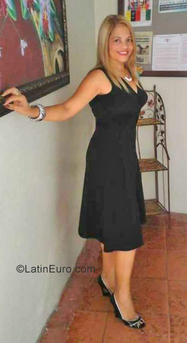 Date this pretty Dominican Republic girl Alba from Santo Domingo DO32256