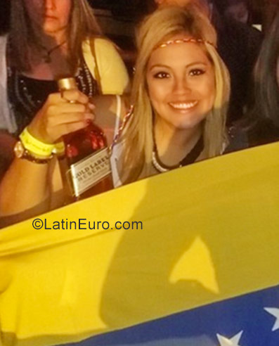 Date this happy Peru girl Claudia from Lima PE1255