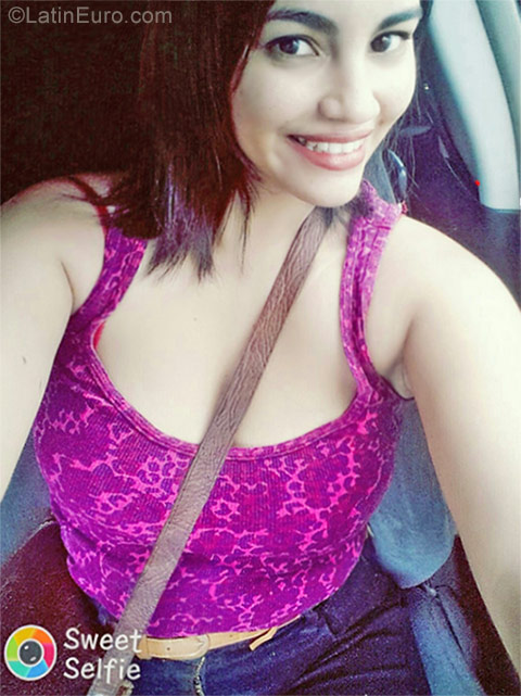 Date this nice looking Honduras girl Lizeth from La Ceiba HN2496