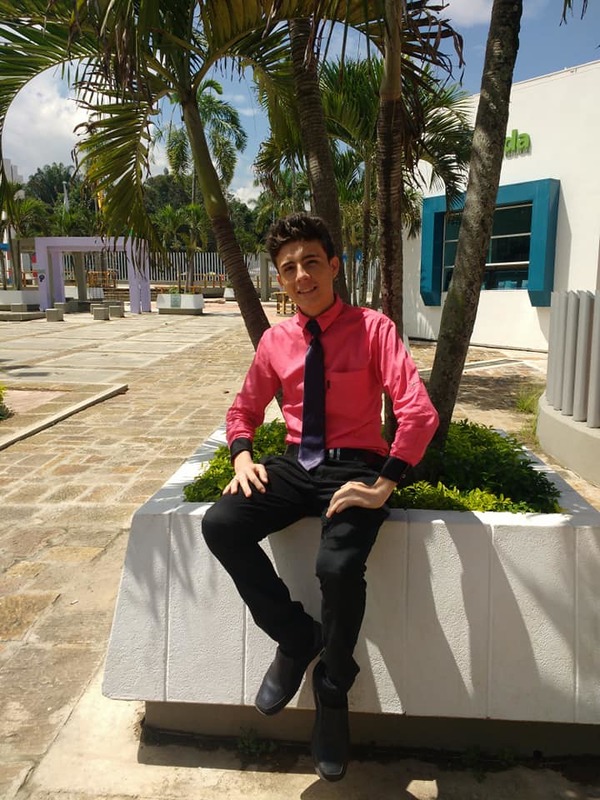 Date this tall Colombia man Luis Miguel from Bucaramanga CO23828