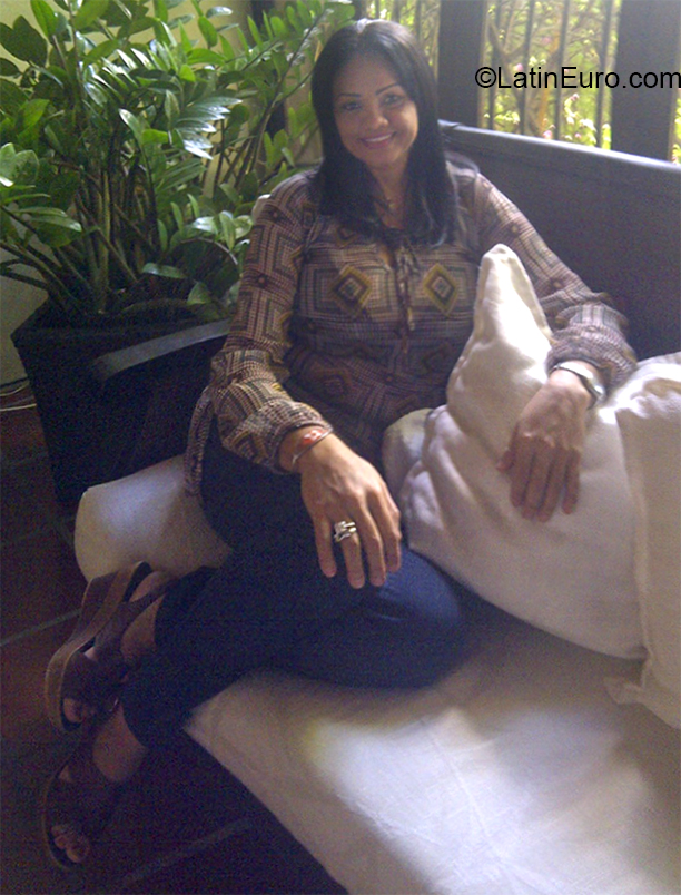 Date this voluptuous Venezuela girl Ayaris from Valle de la pascua VE1605