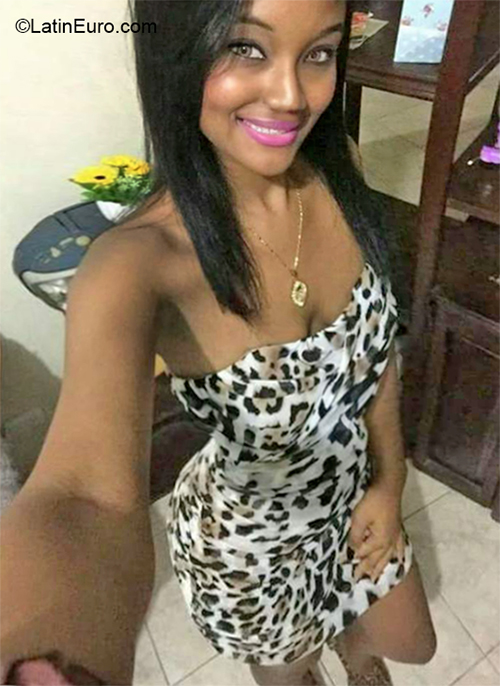 Date this hot Dominican Republic girl Franchesca from Santo Domingo DO32324