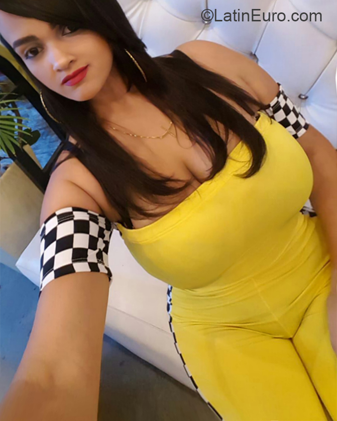 Date this athletic Dominican Republic girl Trinidad from Santiago DO32410