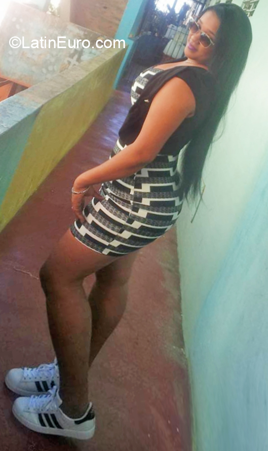Date this pretty Dominican Republic girl Massiel from Santo Domingo DO32439