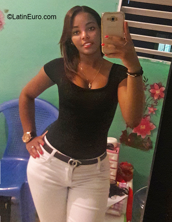Date this happy Dominican Republic girl Neidie from Santiago DO32455